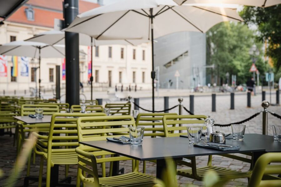 Berlin: Champagne Fine Dining Breakfast in Kreuzberg - Service, seating, and the pace of the morning