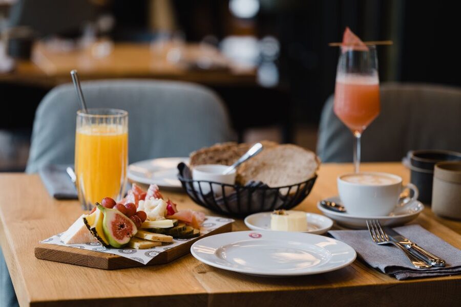 Berlin: Champagne Fine Dining Breakfast in Kreuzberg - Choosing between classic and inventive dishes