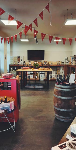 Berlin: Wine on Canvas - Paint Workshop and Wine Tasting - Following an Italian Artist’s Canvas Guide