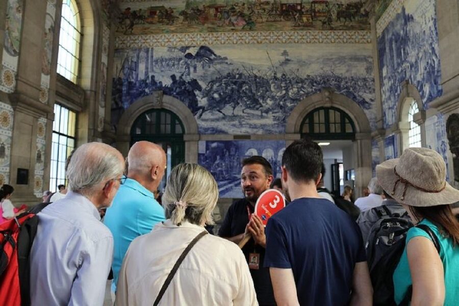 Best of Porto Guided Tour: Cruise & Wine Tasting - São Bento Station and the story told in tiles