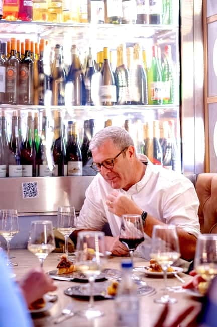 Bilbao: Basque Food Tour and Wine Tasting with Guide - The first bars: learning how to order and taste