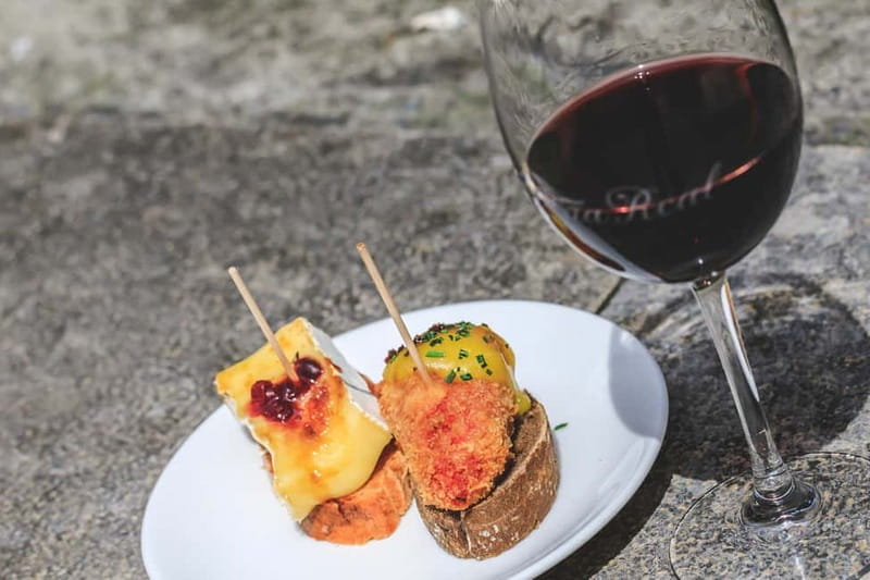 Bilbao: Basque Food Tour and Wine Tasting with Guide - Walking through Bilbao’s old town
