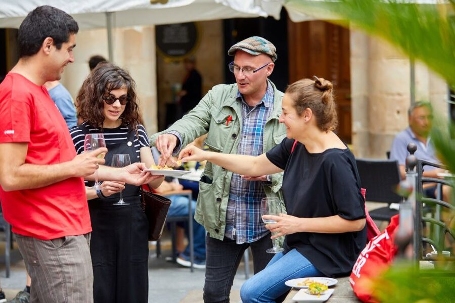 Bilbao: Exclusive Food & Wine Tasting Tour with Local Guide - Six pintxos, from classic plates to newer ideas