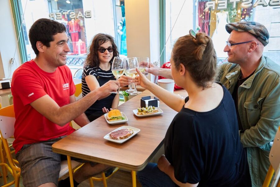 Bilbao: Exclusive Food & Wine Tasting Tour with Local Guide - The bars: classic addresses and local corners