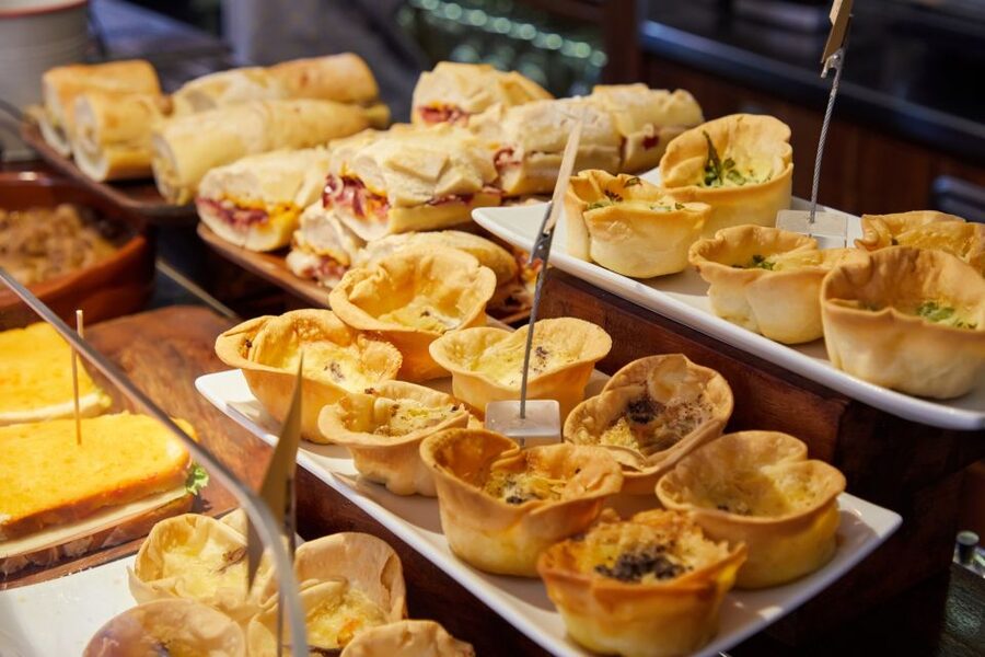 Bilbao: Exclusive Food & Wine Tasting Tour with Local Guide - Starting on Villarías Street and entering Casco Viejo