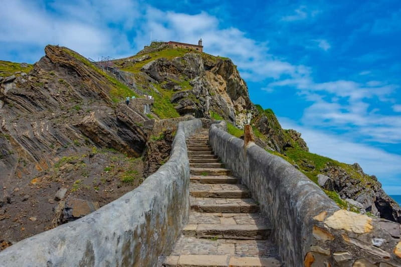 Bilbao: Gaztelugatxe, Bermeo, Mundaka, Gernika, & Wine Tour - Why Gaztelugatxe deserves the first look