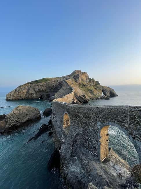 Bilbao: Gaztelugatxe, Bermeo, Mundaka, Gernika, & Wine Tour - Mundaka gives you the best lunch window