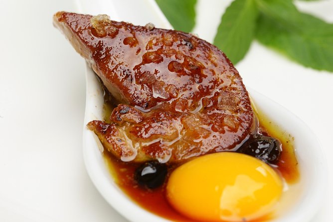 Bilbao Pintxo Tasting Paired With Spanish Wines - Santiago Cathedral and the medieval streets
