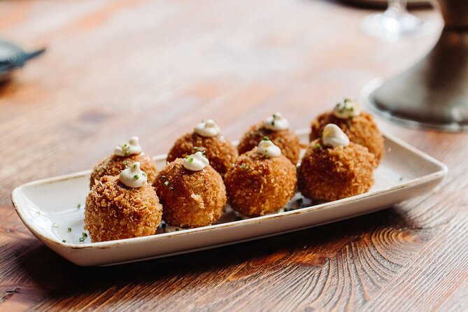 Bohemian Barcelona Neighborhood Evening Tapas & Wine Tour - What the five-wine format really means