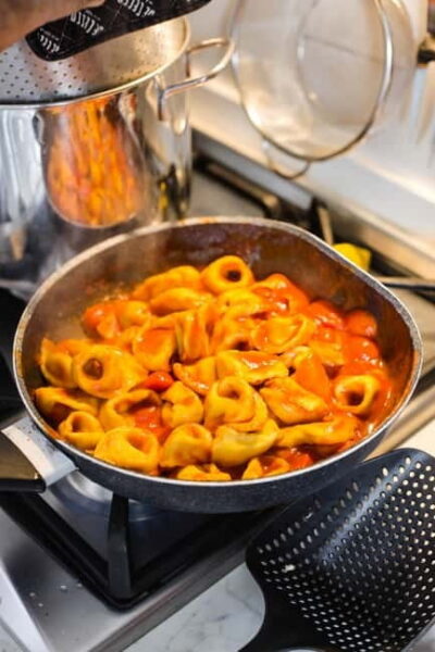 Bologna: 3 Pastas, Tiramisu and Unlimited Wine Tasting