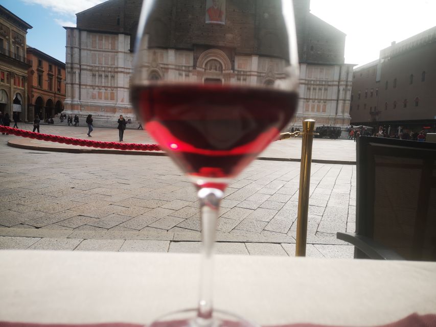 Bologna: City Center Guided Wine Walking Tour - Choosing between the shorter and longer tours
