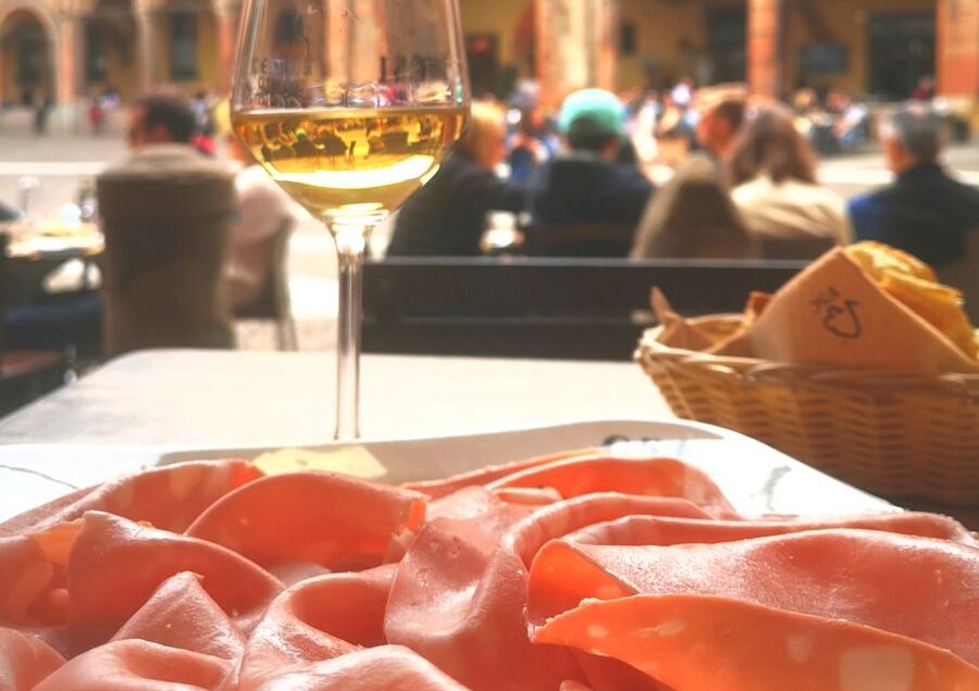 Bologna: City Center Guided Wine Walking Tour - The snack and the food connection