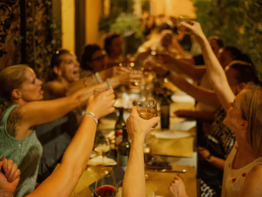 Bologna: Dinner, Wine & Tastings Walking Tour - Finishing with dessert in Piazza Santo Stefano