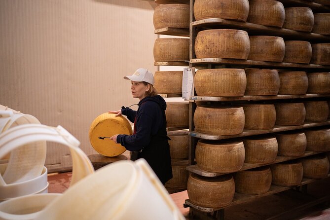 Bologna Food Valley: Factory tasting, Wines & traditional Lunch - Meeting at Piazza XX Settembre at 7:30 a.m.
