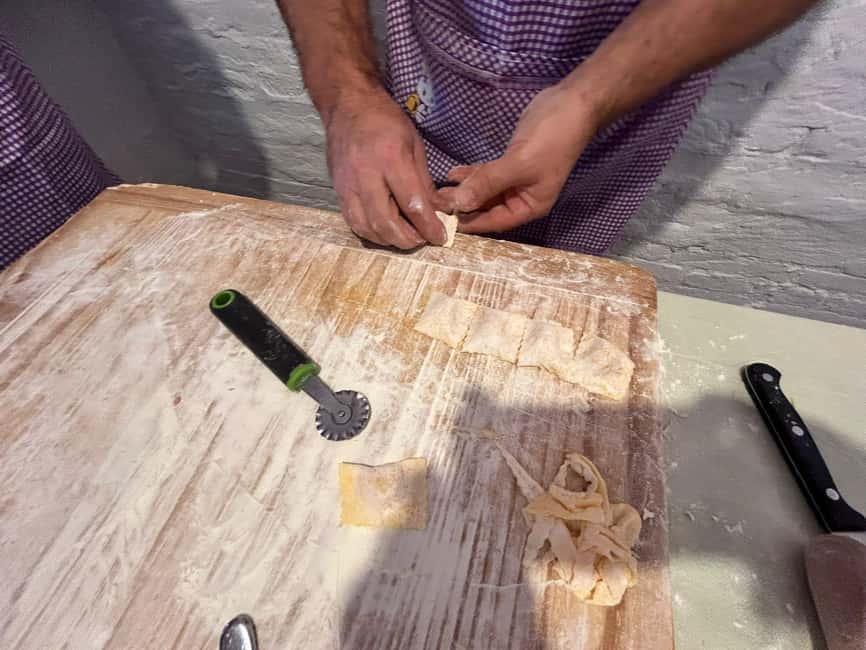 Bologna: Pasta Tagliatelle al Ragu Cooking Class with Wine - Why the Home Setting Matters
