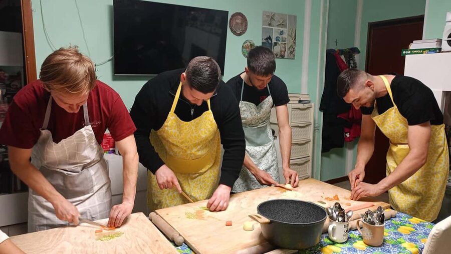 Bologna: Pasta Tagliatelle al Ragu Cooking Class with Wine - Starting With Dough, Flour, and Local Pasta