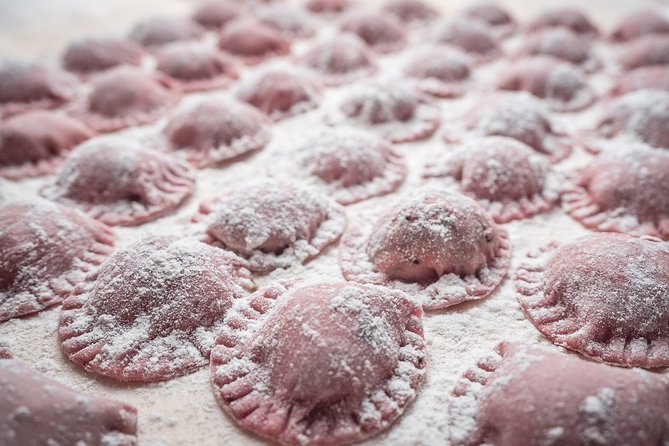 Bologna: Tagliatelle & Ragù Home Cooking Class with wine - The ragù lesson adds the local flavor