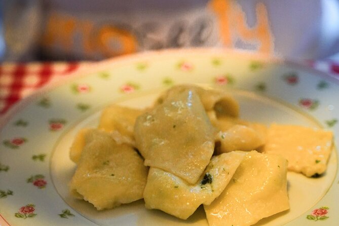 Bologna: Tagliatelle & Ragù Home Cooking Class with wine - Sitting down to a three-course pasta meal