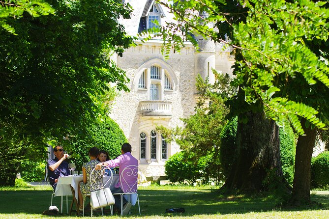 Bordeaux Full day Medoc and St Emilion 3 chateaux with Lunch - Seven or eight wines and a tasting lesson