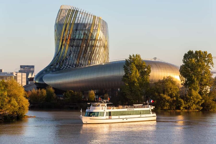 Bordeaux: Guided Wine and Canelé Discovery Cruise - Why Bordeaux makes sense from the water