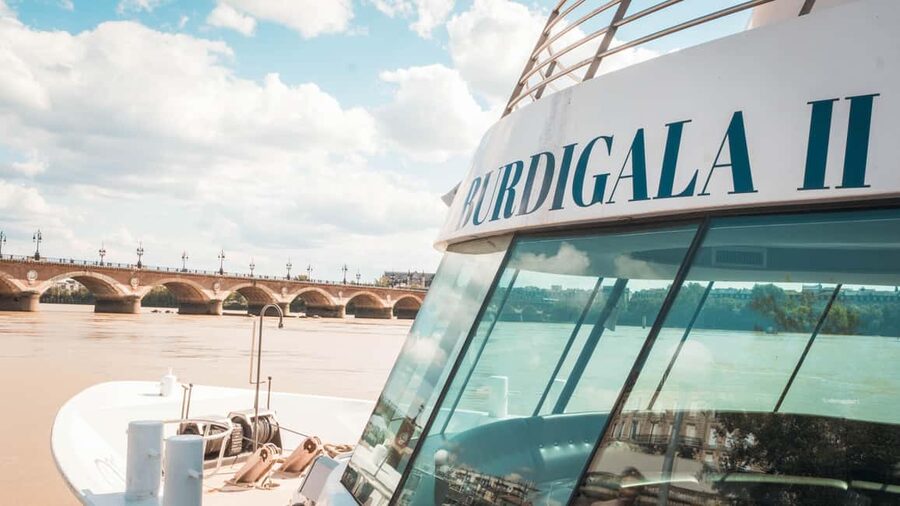 Bordeaux: Guided Wine and Canelé Discovery Cruise - The wine service and canelé timing