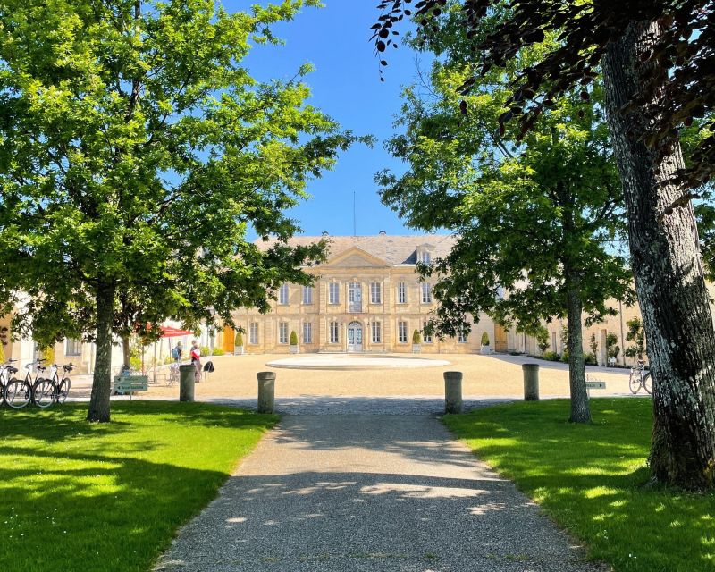 Bordeaux: Médoc & St-Emilion Wine 3 châteaux with lunch - A first taste of Médoc at a Classified Growth estate