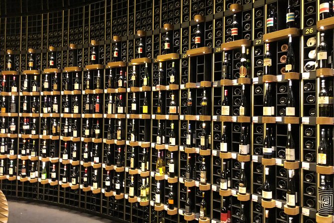 Bordeaux Old Town & Market Local Food with Wine Tastings Tour - Starting among Bordeaux’s markets and old streets