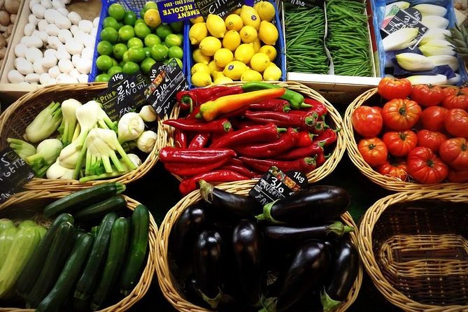 Bordeaux Old Town & Market Local Food with Wine Tastings Tour - Bordeaux wine in a small group