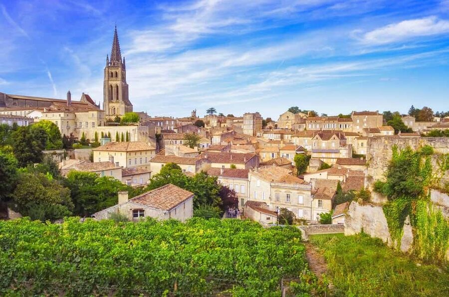 Bordeaux: Saint-Emilion and Medoc Full-Day Wine Experience - Saint-Émilion, where the day begins with stone and stories