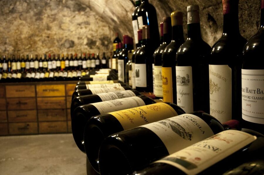 Bordeaux: Wine and Trade Museum Entry Ticket & Wine Tasting - Tasting two wines with Bordeaux specialties