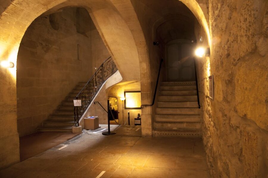 Bordeaux: Wine and Trade Museum Entry Ticket & Wine Tasting - Two vaulted cellars from around 1720