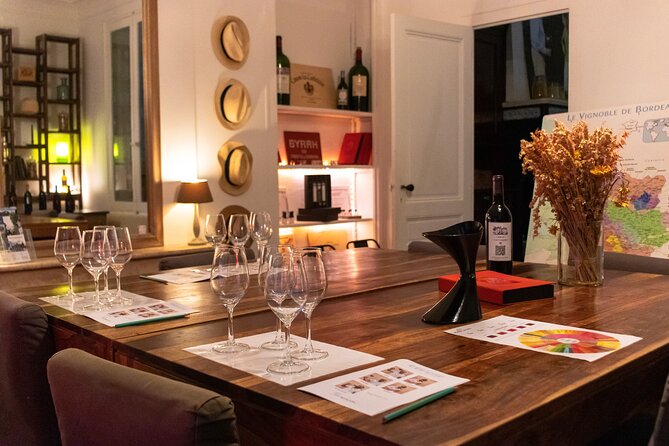 Bordeaux Wine Masterclass: Blending workshop with appetizer - Smelling, looking, and tasting with purpose