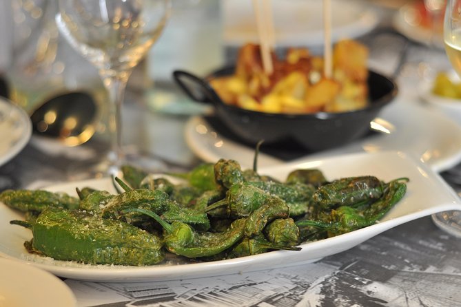 Born to Eat: Gourmet Tapas & Wine Small Group Tour in Old Barcelona - The guides make or break a small food tour