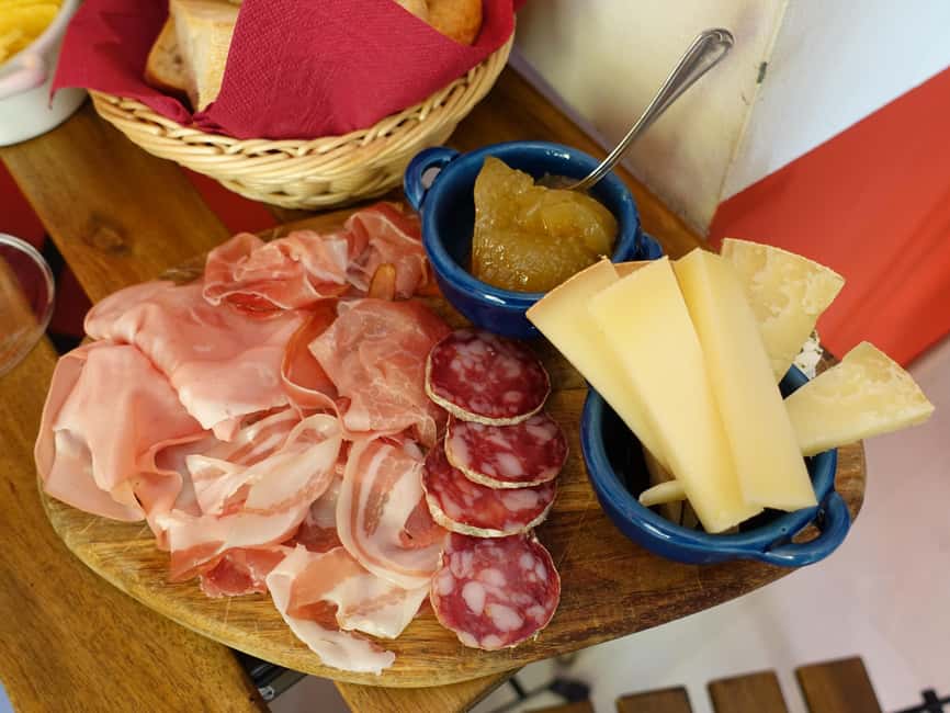 Boutique Wine Tasting in Turin City Center - How the one-hour tasting unfolds