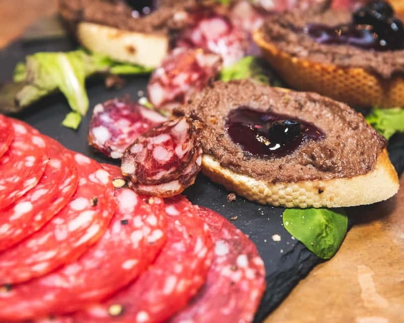 Bucharest: Romanian Wine Tasting Experience at Corks - What happens during the 90-minute tasting