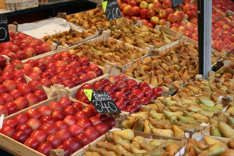 Budapest Culinary & Wine Walk—Budapest’s Signature Food Tour - Coffee, cake, and Budapest’s elegant sweet side
