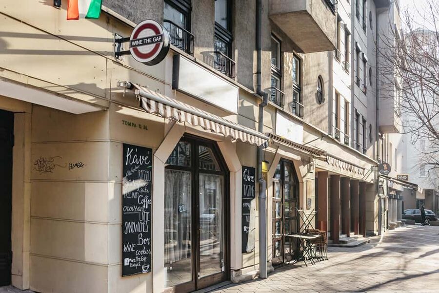 Budapest: Hungarian Wine Tasting with 8 Wines and Tapas - What $68 buys you