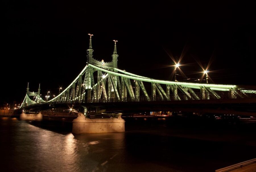 Budapest: Unlimited Prosecco and Wine Sightseeing Cruise - The Danube route, from Margaret Bridge to the National Theatre