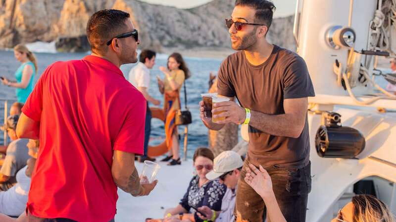 Cabo San Lucas: 2 Hour Sunset Cruise with Food and Wine - A two-hour plan with room for the sunset