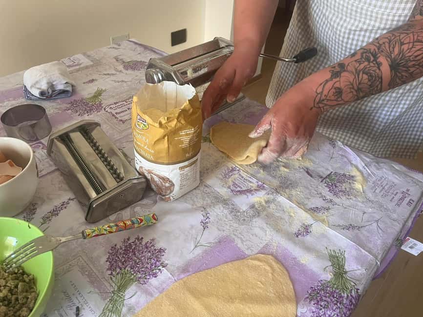 Cagliari Home Cooking Class: Pasta, Wine & Sardinian Flavors - What to bring and how to approach the class