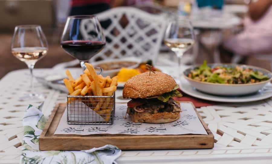 Cape Town: Full-Day Winelands Tour with Wine Tastings & Food - Who should book this wine day?
