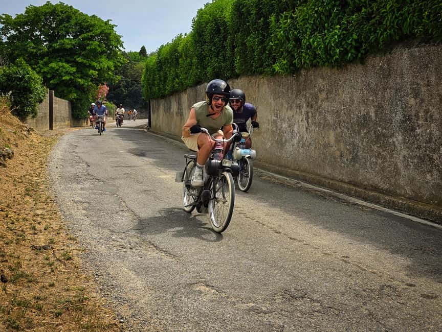 Carcassonne: Solex tour with guide and wine tasting - The winery stop and Languedoc tasting