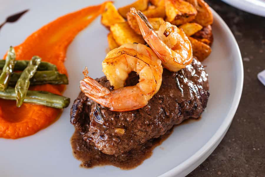 Cartagena: Cruise by the Bay with Dinner and Wine - Should You Book the Cartagena Bay Dinner Cruise?