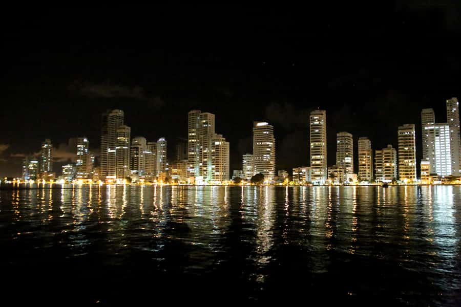 Cartagena: Cruise by the Bay with Dinner and Wine - Castillogrande, Manga, and Getsemani