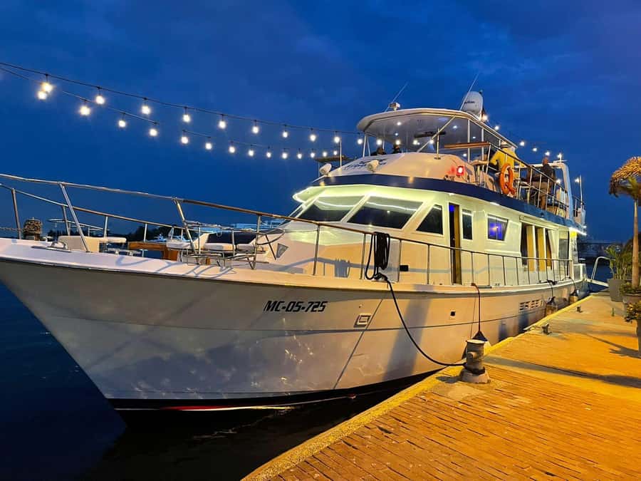 Cartagena: Cruise by the Bay with Dinner and Wine - What Dinner Includes