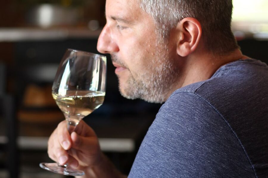 Carvoeiro/Portimão/Alvor: Wine Tour w/ Tasting, Tapas, Music - Four wines with four fresh local pairings