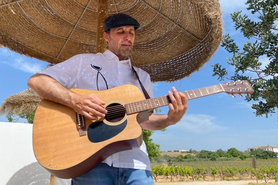 Carvoeiro/Portimão/Alvor: Wine Tour w/ Tasting, Tapas, Music - The final shop stop and what you can take home