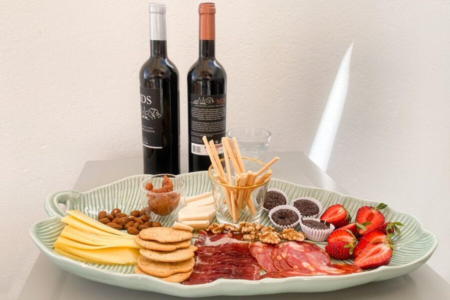 Carvoeiro/Portimão/Alvor: Wine Tour w/ Tasting, Tapas, Music - Shared small group or private tour