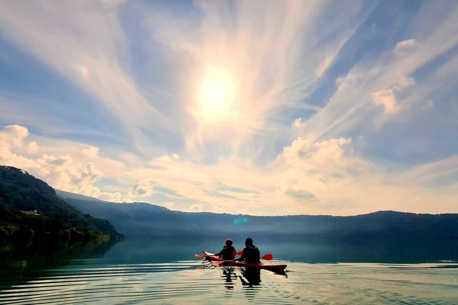 Castel Gandolfo: Kayak Food and Wine Tour - How strenuous is the three-hour paddle?