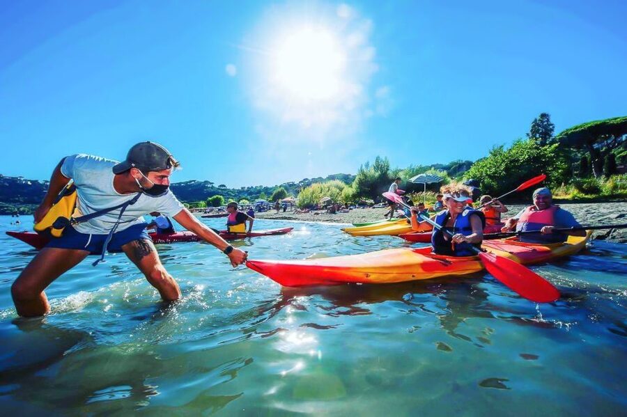 Castel Gandolfo: Kayak Food and Wine Tour - Olympic history beside the lake